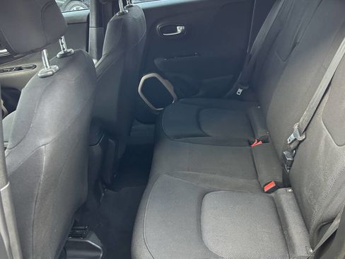 Used 2016 Jeep Renegade Sport image 17