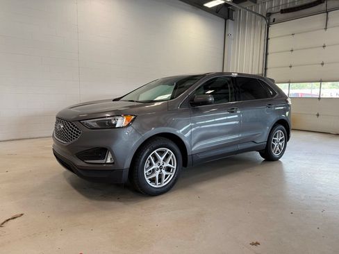 Used 2024 Ford Edge SEL w/ Convenience Package AWD/4WD image 3