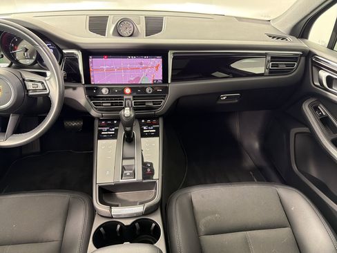 Certified 2022 Porsche Macan AWD/4WD image 28