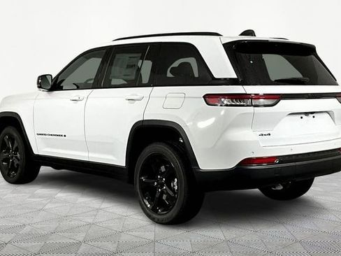 New 2025 Jeep Grand Cherokee Altitude image 4