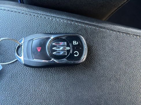 Used 2025 Buick Envista Sport Touring image 21