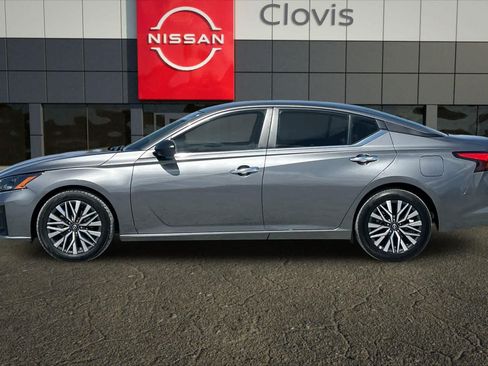 Used 2025 Nissan Altima 2.5 SV FWD image 6