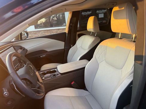 Used 2024 Lexus RX 350 Premium image 3