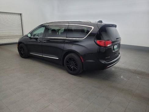 Used 2018 Chrysler Pacifica Limited FWD image 3