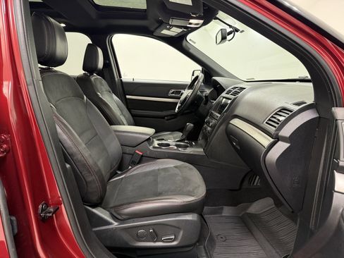 Used 2018 Ford Explorer XLT w/ Equipment Group 202A image 25