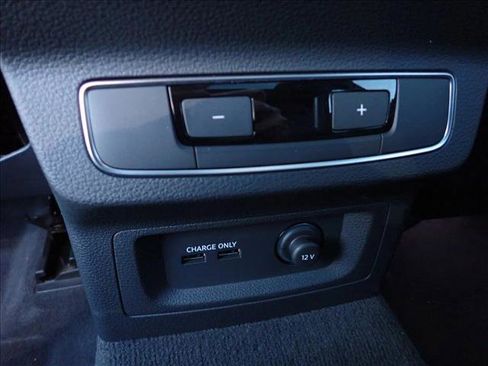 Used 2025 Audi Q5 e Premium Plus w/ Premium Plus Package image 11