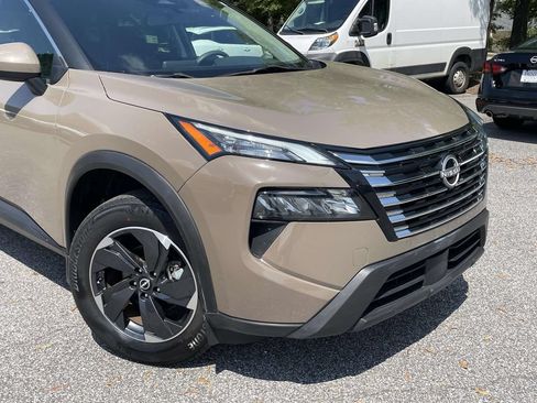 Used 2024 Nissan Rogue SV FWD image 8