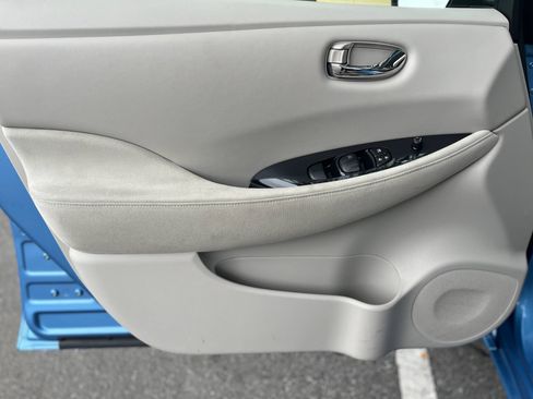 Used 2011 Nissan Leaf SL FWD image 21