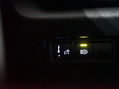 Used 2021 Toyota RAV4 XLE image 23