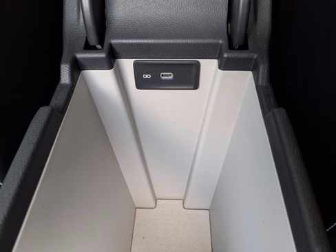 Used 2026 Volkswagen Jetta SE FWD image 12