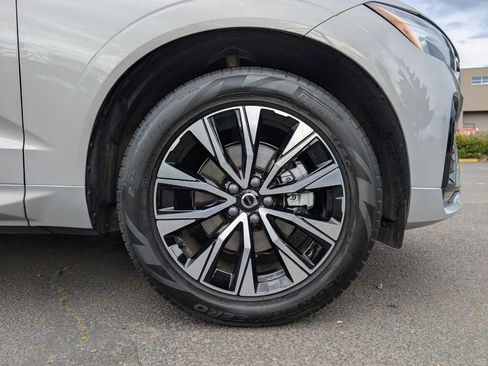 Used 2025 Volvo XC60 B5 Core AWD/4WD image 27