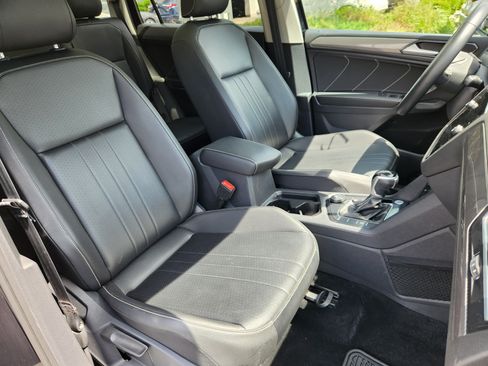 Used 2022 Volkswagen Tiguan SE AWD/4WD image 14