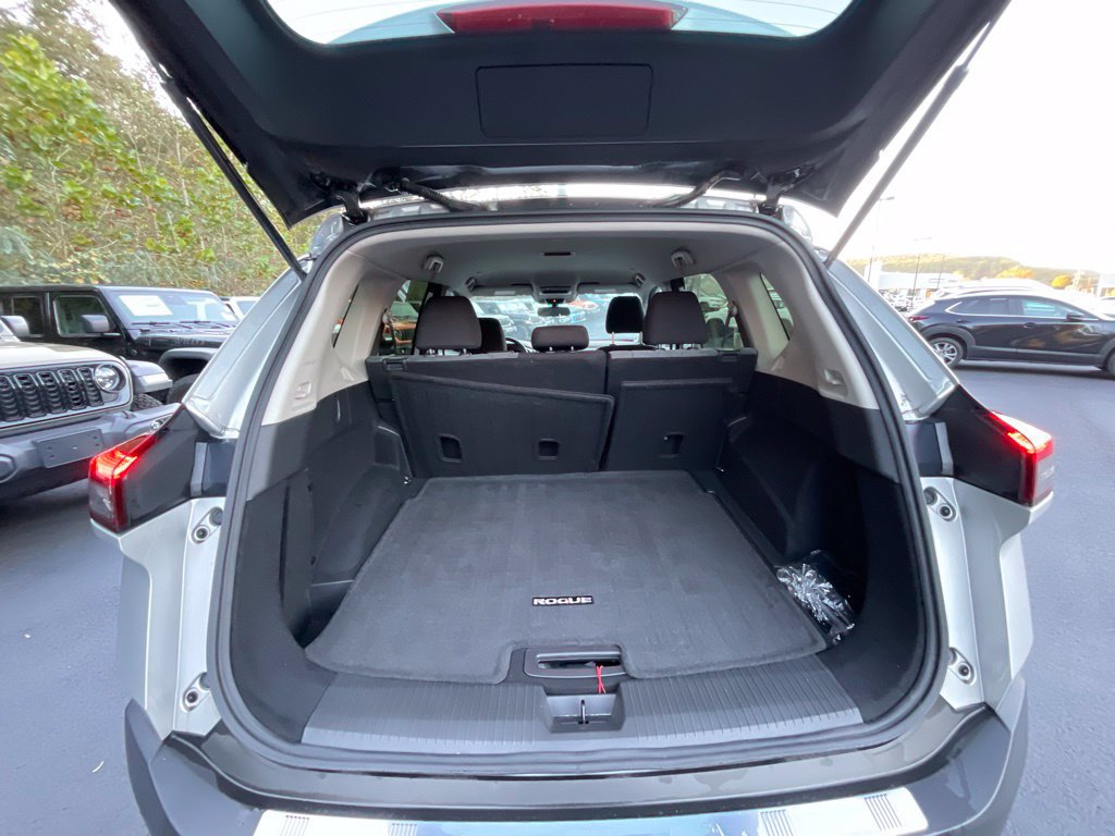 Used 2023 Nissan Rogue SV AWD/4WD image 25