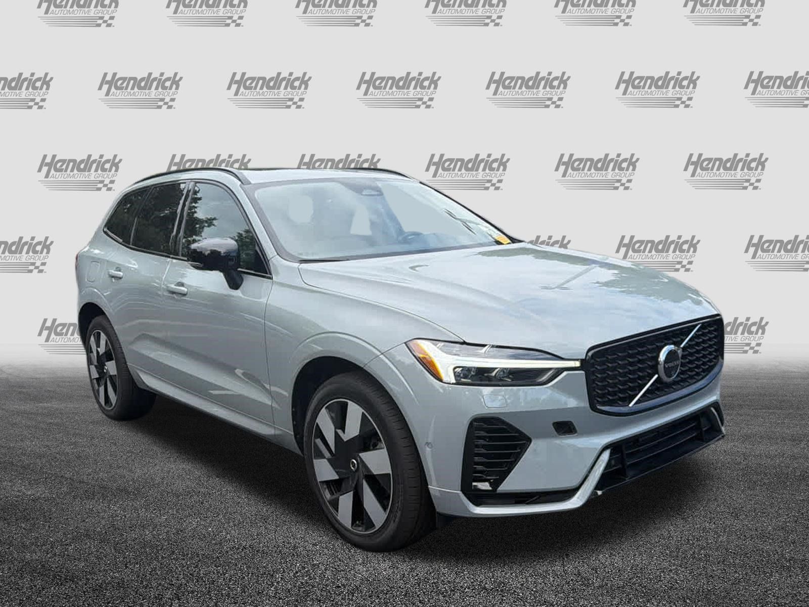 Used 2024 Volvo XC60 T8 Plus w/ Protection Package Premier AWD/4WD image 2