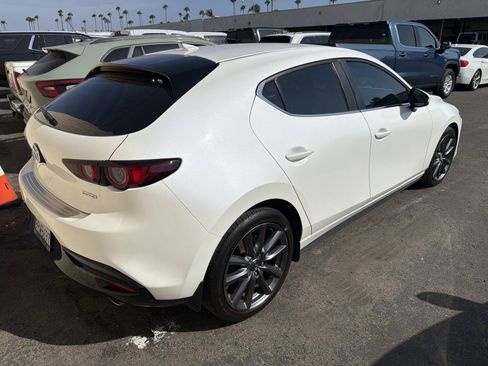 Used 2019 MAZDA MAZDA3 AWD Hatchback w/ Preferred Pkg image 4