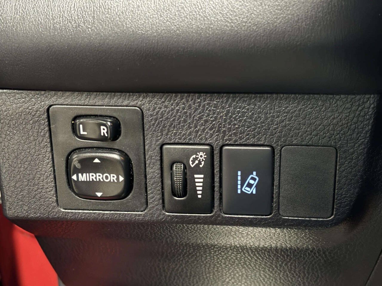 Used 2016 Toyota RAV4 Limited AWD/4WD image 34