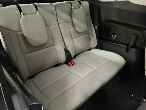 Used 2025 Ford Explorer Active w/ Active Comfort Package image 18