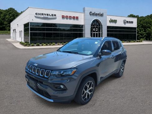 Used 2024 Jeep Compass Limited AWD/4WD image 2