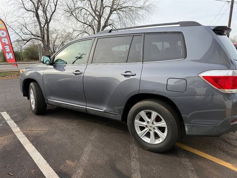 Used 2011 Toyota Highlander 2WD image 3