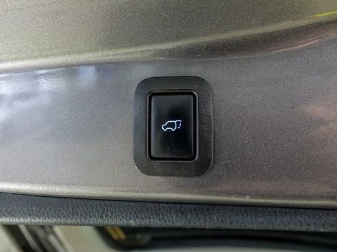 Used 2019 Toyota Highlander XLE image 28