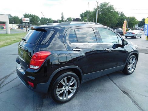 Used 2019 Chevrolet Trax LT w/ Driver Confidence Package FWD image 3