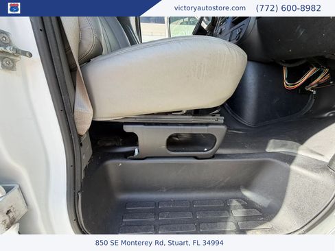 Used 2017 Chevrolet Express 2500 RWD image 21