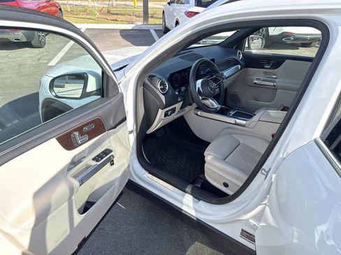 Used 2025 Mercedes-Benz GLB 250 image 18