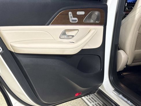Used 2024 Mercedes-Benz GLS 450 4MATIC image 12