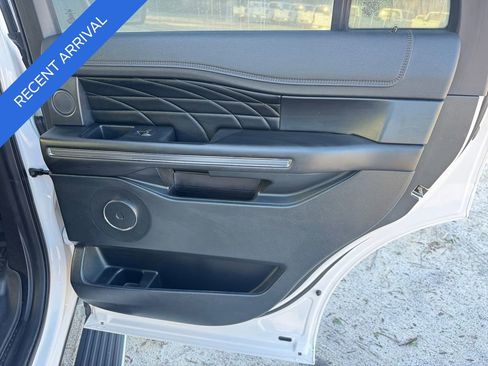 Used 2019 Ford Expedition Platinum image 18