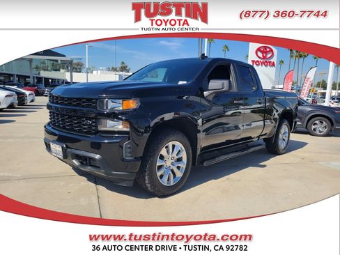 Used 2020 Chevrolet Silverado 1500 Custom w/ Custom Value Package image 1
