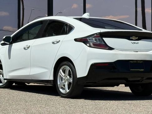 Used 2017 Chevrolet Volt LT w/ Comfort Package FWD image 8