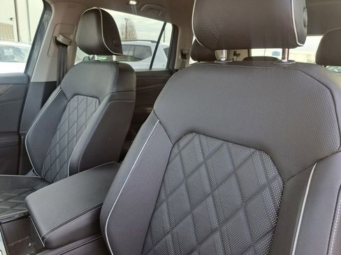 Used 2025 Volkswagen Atlas SEL Premium R-Line image 19