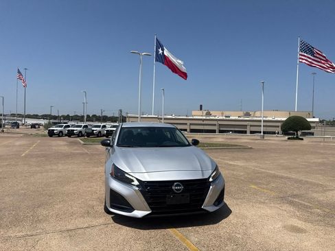 Certified 2025 Nissan Altima 2.5 SV FWD image 4
