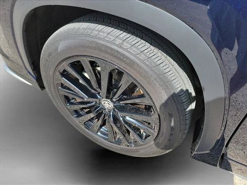 Used 2026 Toyota Highlander XSE AWD/4WD image 9