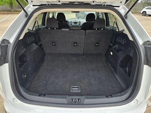 Used 2019 Ford Edge SE image 6