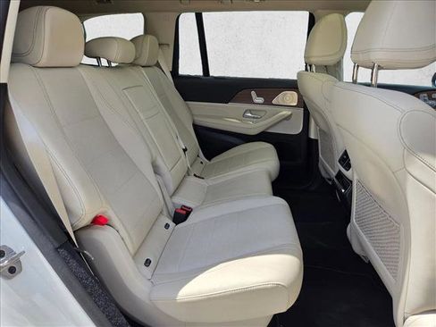 Used 2022 Mercedes-Benz GLS 450 4MATIC image 21