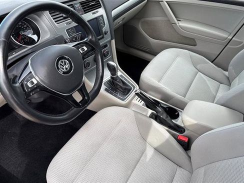 Used 2016 Volkswagen Golf S image 9