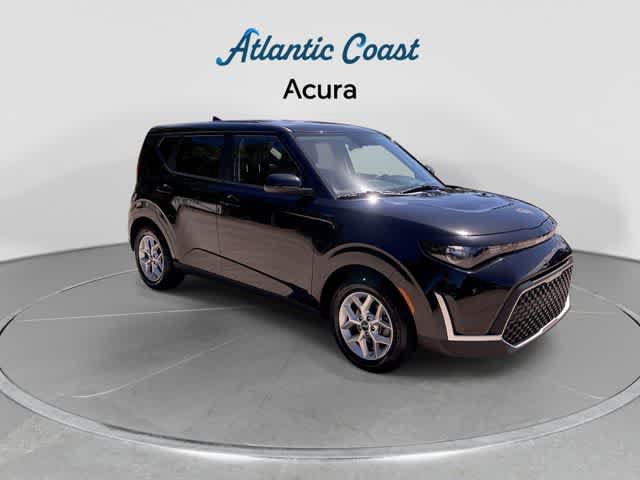 Used 2024 Kia Soul LX w/ Option Group 015 FWD image 2