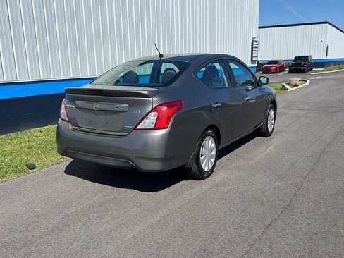Used 2016 Nissan Versa SV FWD image 5