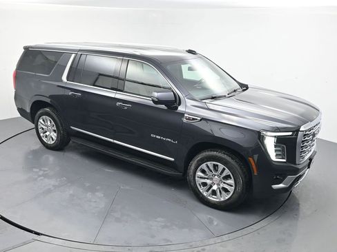 Used 2025 GMC Yukon XL Denali image 29