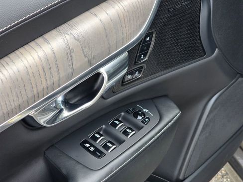 Used 2021 Volvo S90 T6 Inscription image 40