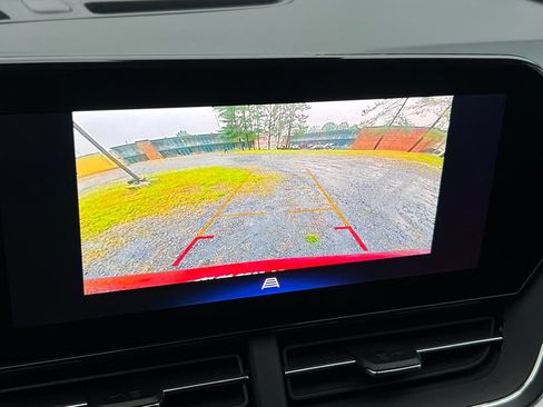Used 2025 Chevrolet Trax LT FWD image 24