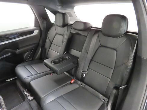 Certified 2024 Porsche Cayenne AWD/4WD image 41