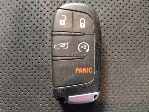 Used 2020 Jeep Grand Cherokee Altitude RWD image 32