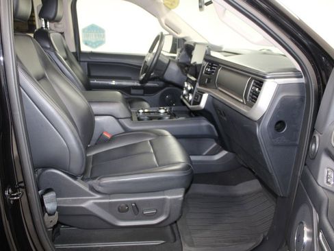 Used 2024 Ford Expedition Max XLT image 31