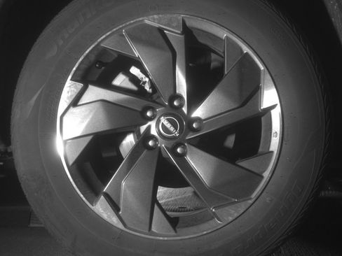 Used 2025 Nissan Rogue SV AWD/4WD image 15