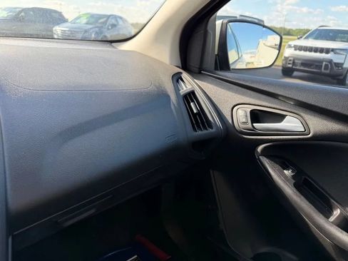 Used 2016 Ford Focus SE FWD image 14