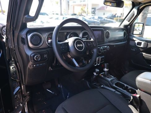 Used 2023 Jeep Wrangler Unlimited AWD/4WD image 16
