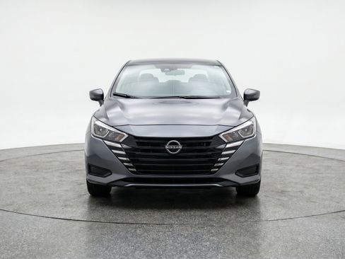Used 2025 Nissan Versa SV image 2