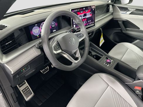 New 2026 Volkswagen Tiguan SE R-Line image 9